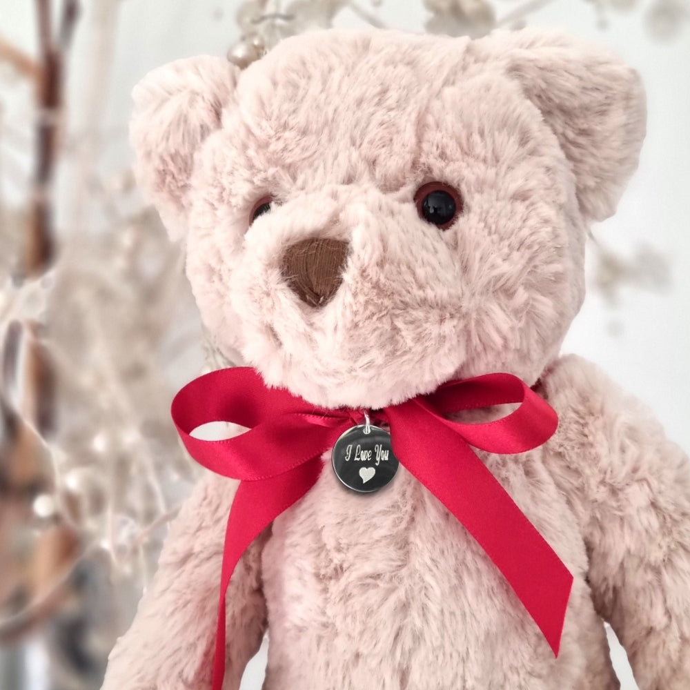 Ourson en peluche et breloque gravée "Je t'aime"