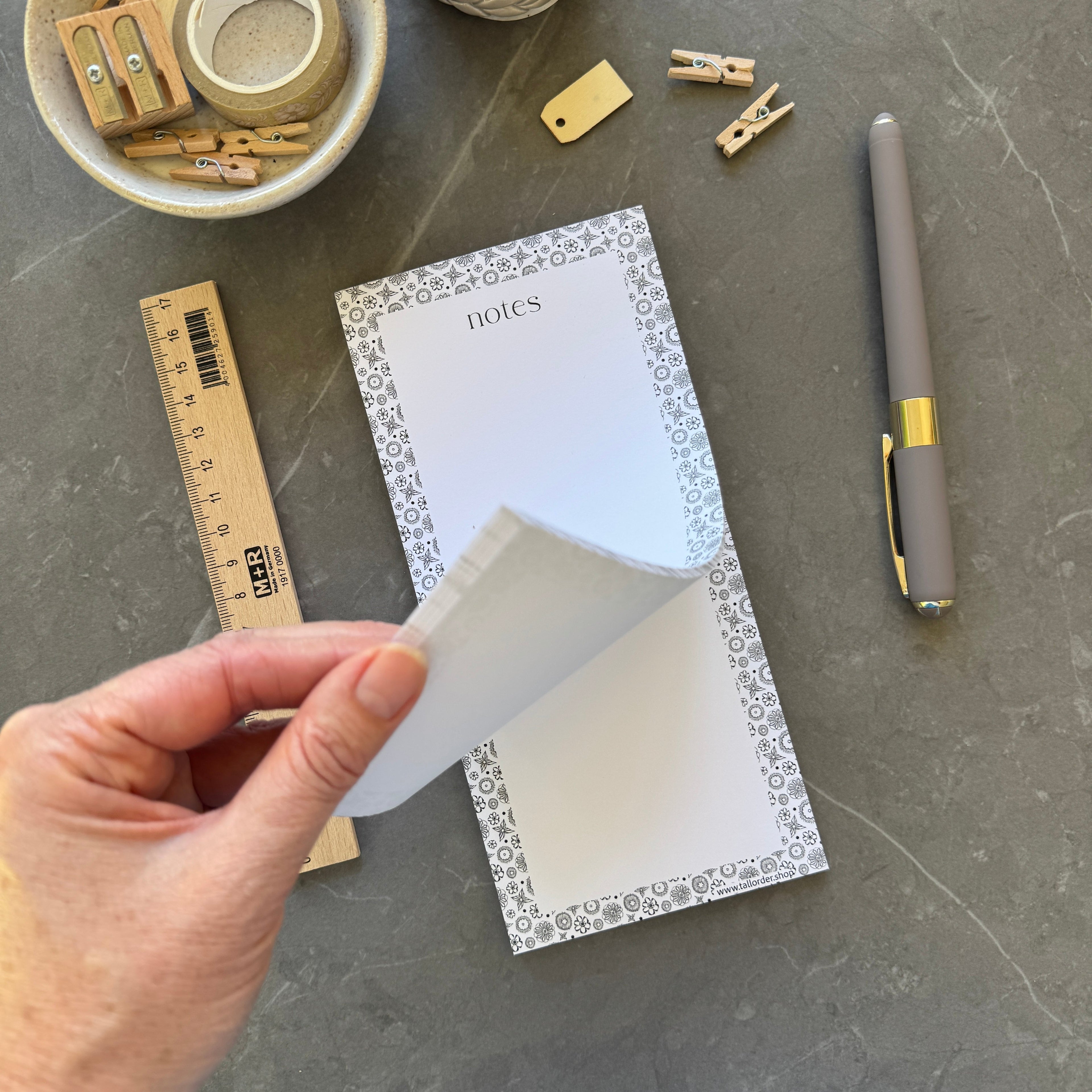 Floral Patterned List Pad