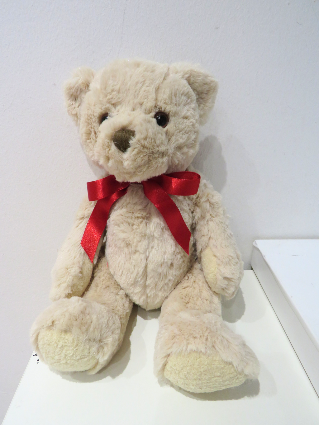 Ourson en peluche et breloque gravée "Je t'aime"